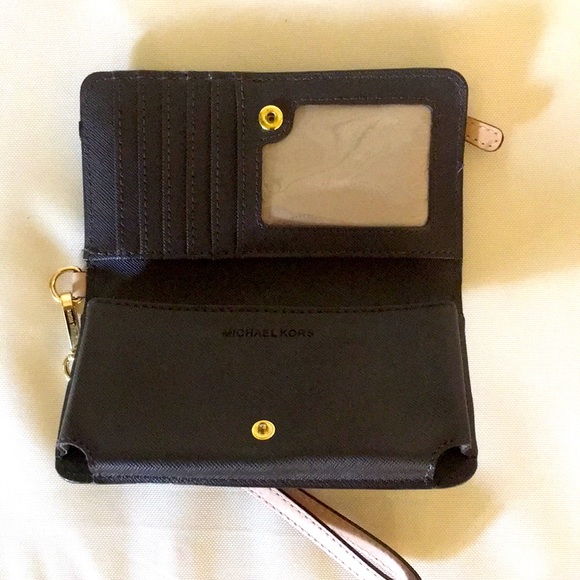 Michael Kors wristlet - phone and card holder - Picture 3 of 5